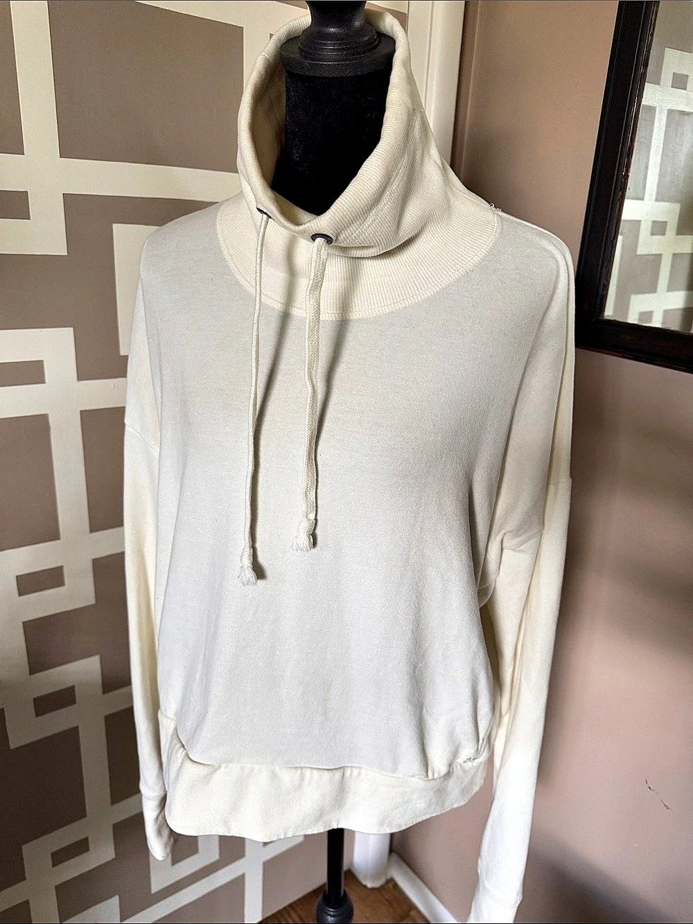 LIKE NEW Sweaty Betty Luxe Fleece Funnel Neck Sweatshirt Cream Sz S
